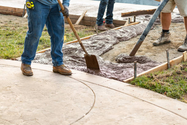 Best Concrete Contractor Near Me  in Milwaukee, WI